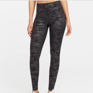 SPANX Faux Leather Camo Legging Matte Black Yoga Pants Medium